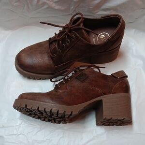 Bullboxer Brown Chunky Heel Lace-Up Shoes Women's Size 10 NWOT